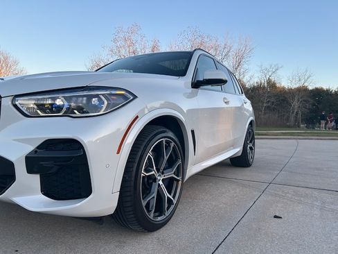 Used 2022 BMW X5 xDrive40i w/ M Sport Package image 2