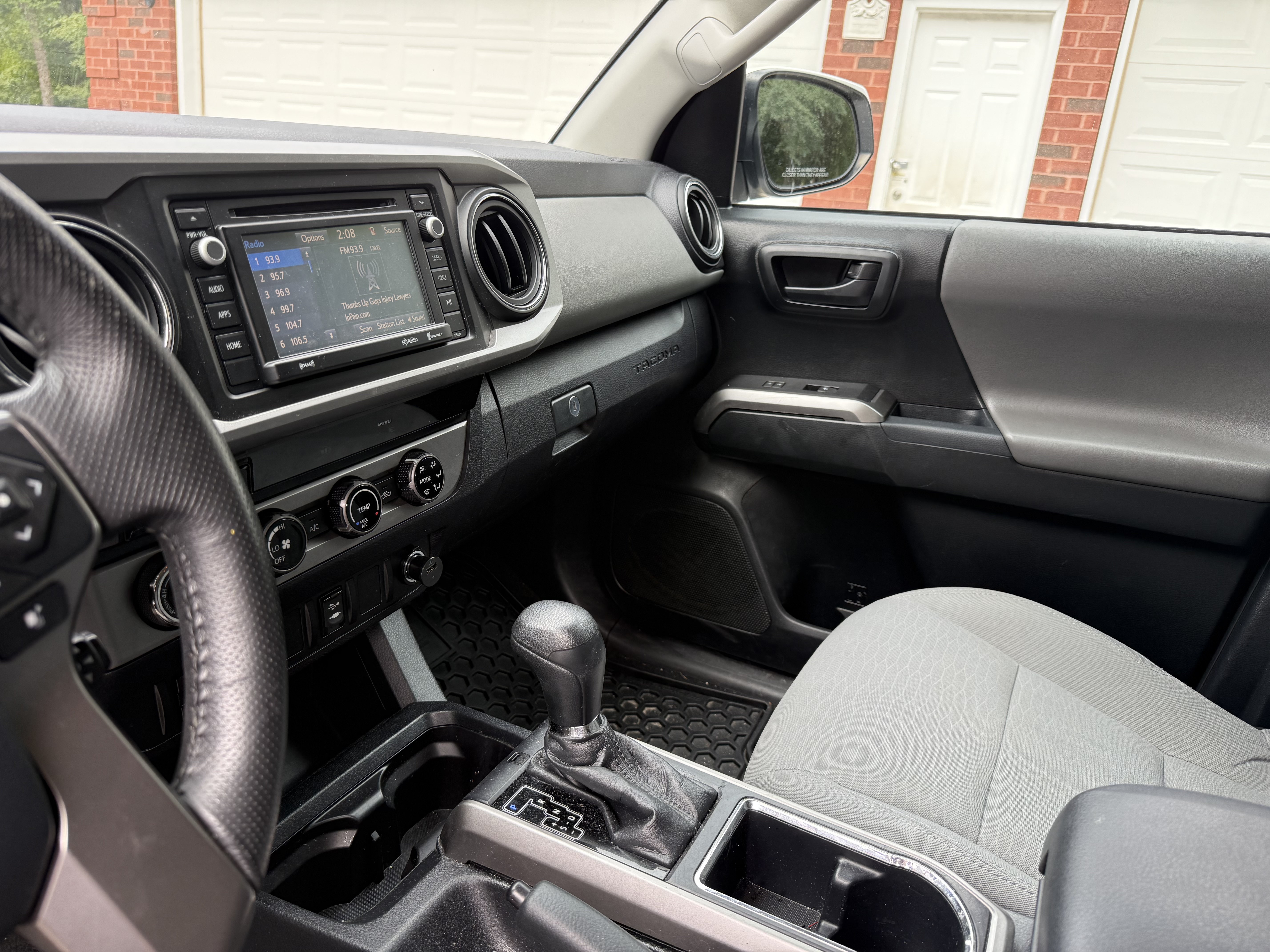 Used 2017 Toyota Tacoma TRD Sport AWD/4WD image 14