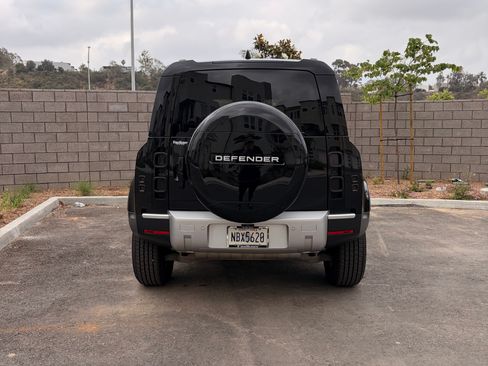 Used 2025 Land Rover Defender 110 S AWD/4WD image 9