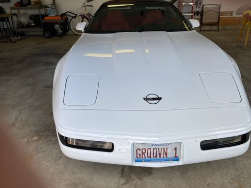 Used 1995 Chevrolet Corvette Coupe RWD image 2