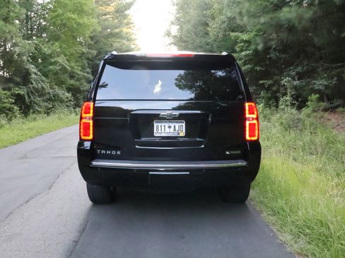 Used 2018 Chevrolet Tahoe Premier RWD image 9