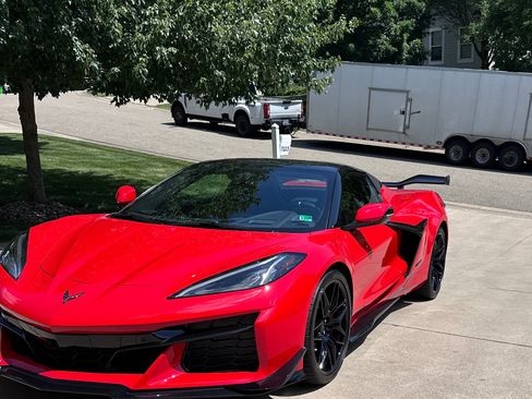 Used 2025 Chevrolet Corvette Z06 RWD image 2
