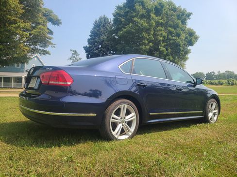 Used 2015 Volkswagen Passat 1.8T SE FWD image 4