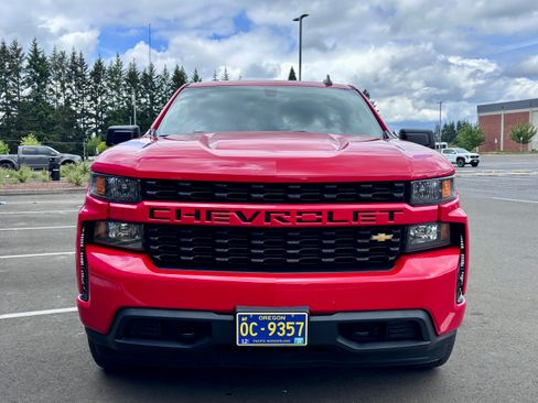 Used 2020 Chevrolet Silverado 1500 Custom w/ Custom 2.7L Value Package AWD/4WD image 2