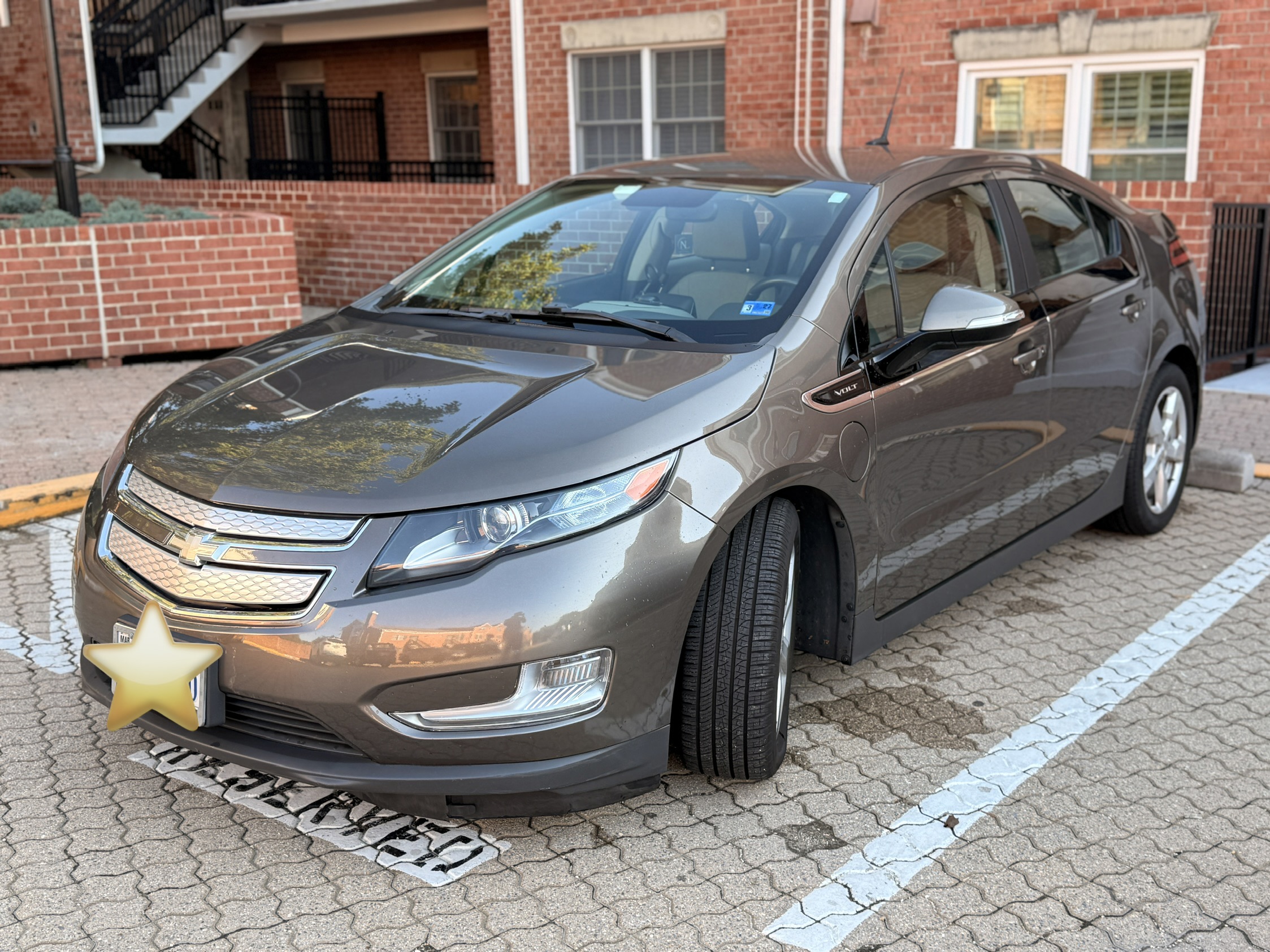 Used 2014 Chevrolet Volt Premium w/ Premium Trim Package FWD image 1