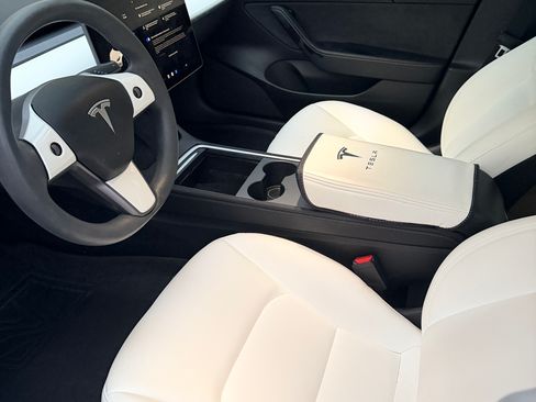 Used 2023 Tesla Model 3 Standard Range image 10