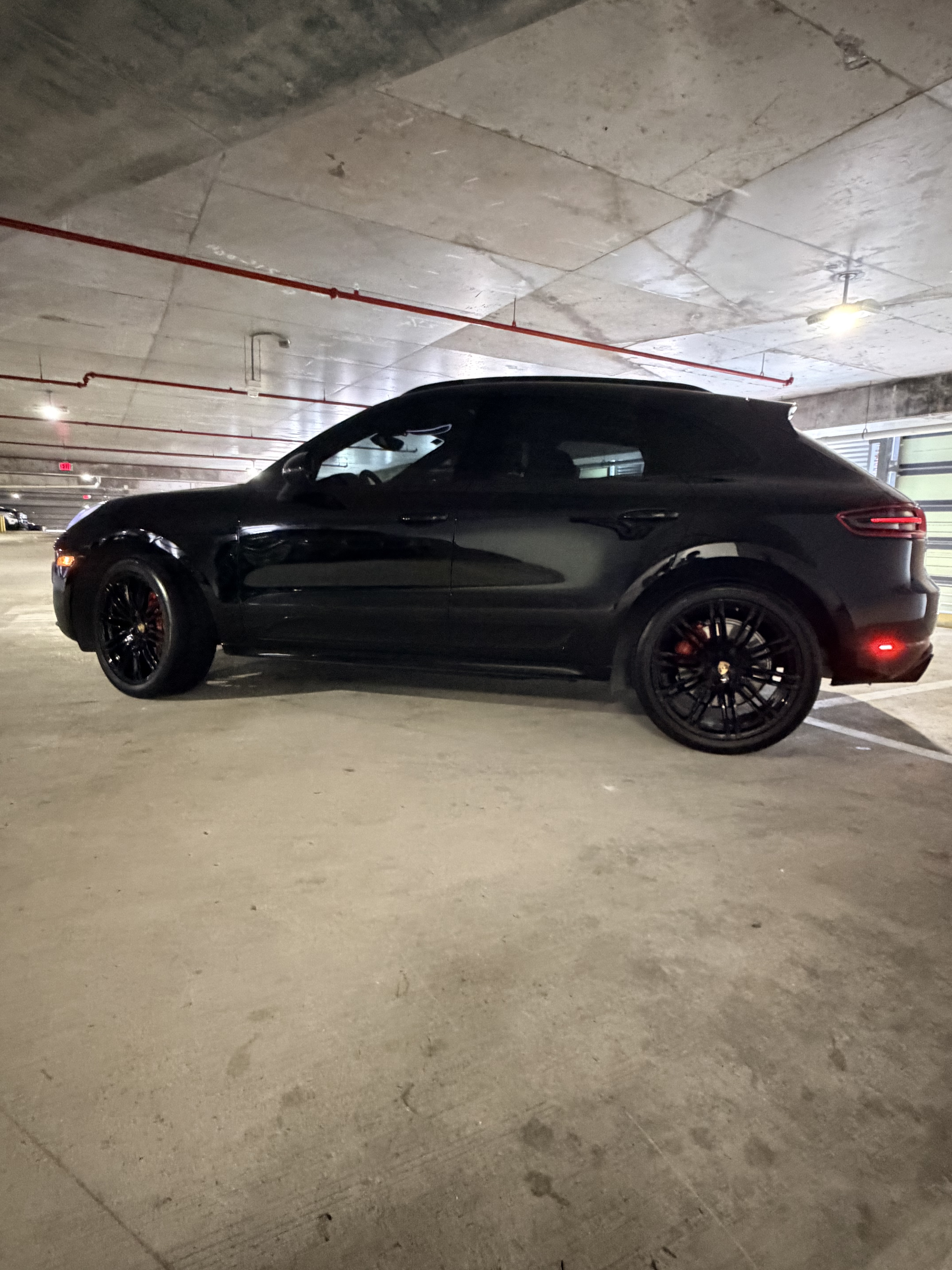 Used 2018 Porsche Macan Turbo AWD/4WD image 16