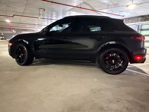 Used 2018 Porsche Macan Turbo image 16