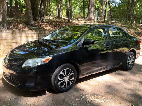 Used 2011 Toyota Corolla LE FWD image 1