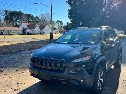 Used 2014 Jeep Cherokee Trailhawk w/ Comfort/Convenience Group image 4