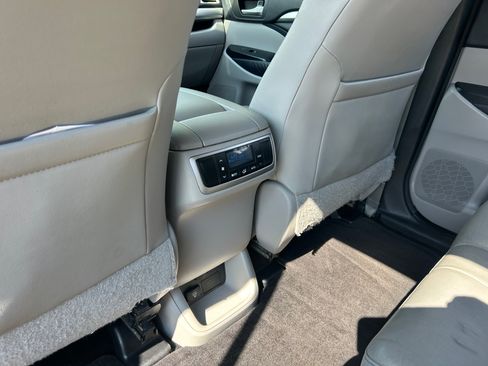 Used 2014 Toyota Highlander XLE image 12