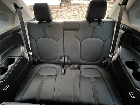 Used 2025 Honda Pilot Touring image 12