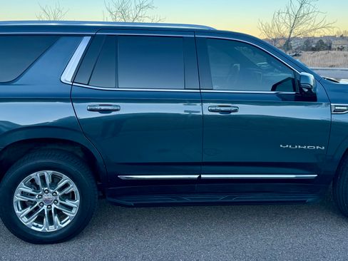Used 2021 GMC Yukon SLT w/ SLT Premium Package AWD/4WD image 4