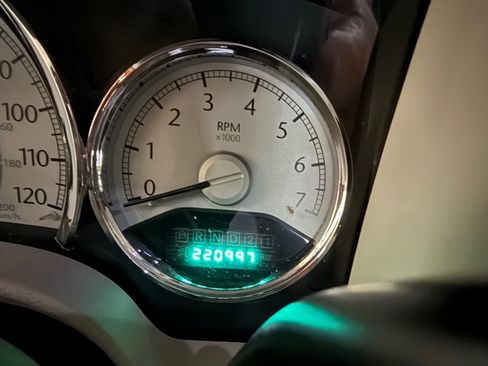 Used 2007 Chrysler Aspen Limited image 11