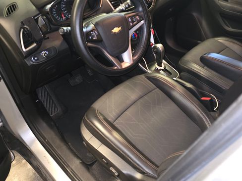 Used 2017 Chevrolet Trax LT w/ LT Convenience Package image 8