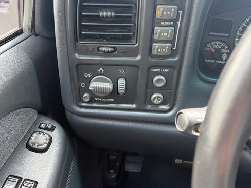 Used 2000 Chevrolet Silverado 2500 4x4 Extended Cab image 12