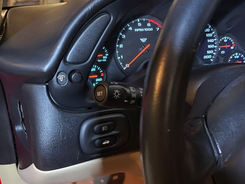 Used 2001 Chevrolet Corvette Convertible 2D w/ Preferred Equipment Group1 image 10