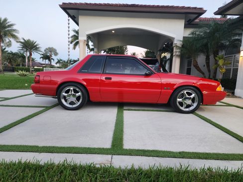 Used 1993 Ford Mustang LX image 12