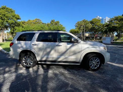 Used 2010 Toyota Sequoia Platinum image 2