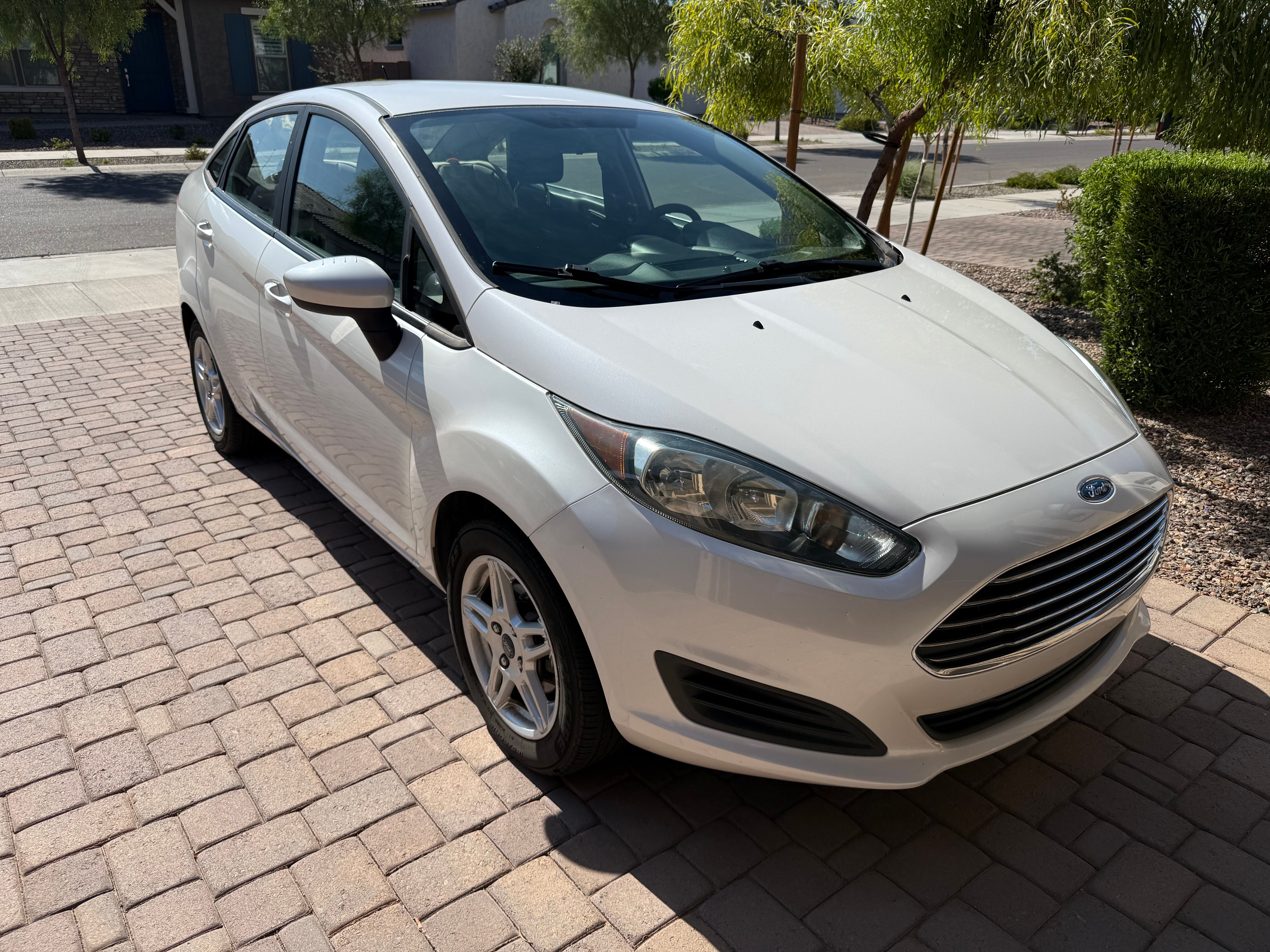 Used 2018 Ford Fiesta SE FWD image 1