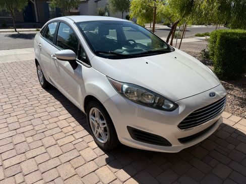 Used 2018 Ford Fiesta SE FWD image 1