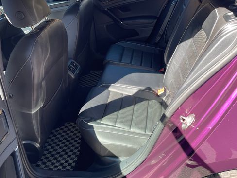 Used 2018 Volkswagen Golf 4-Door image 12