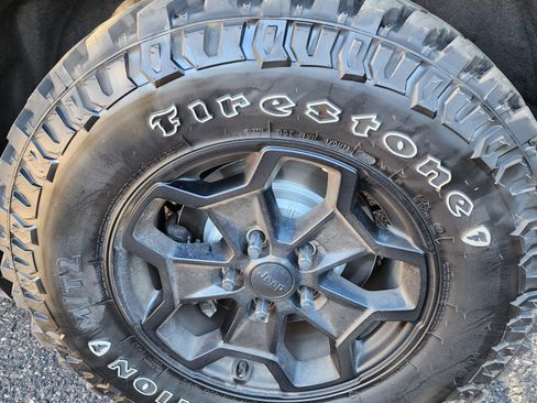 Used 2014 Jeep Grand Cherokee Limited w/ Luxury Group II image 13