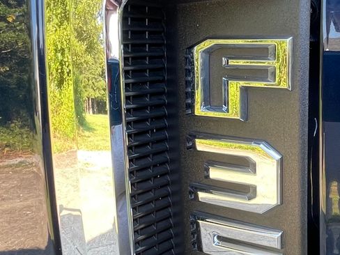 Used 2022 Ford F350 4x4 Crew Cab DRW Super Duty image 18