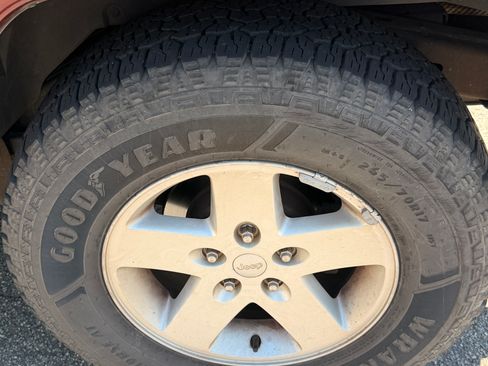 Used 2007 Jeep Wrangler Unlimited Sahara RWD image 9