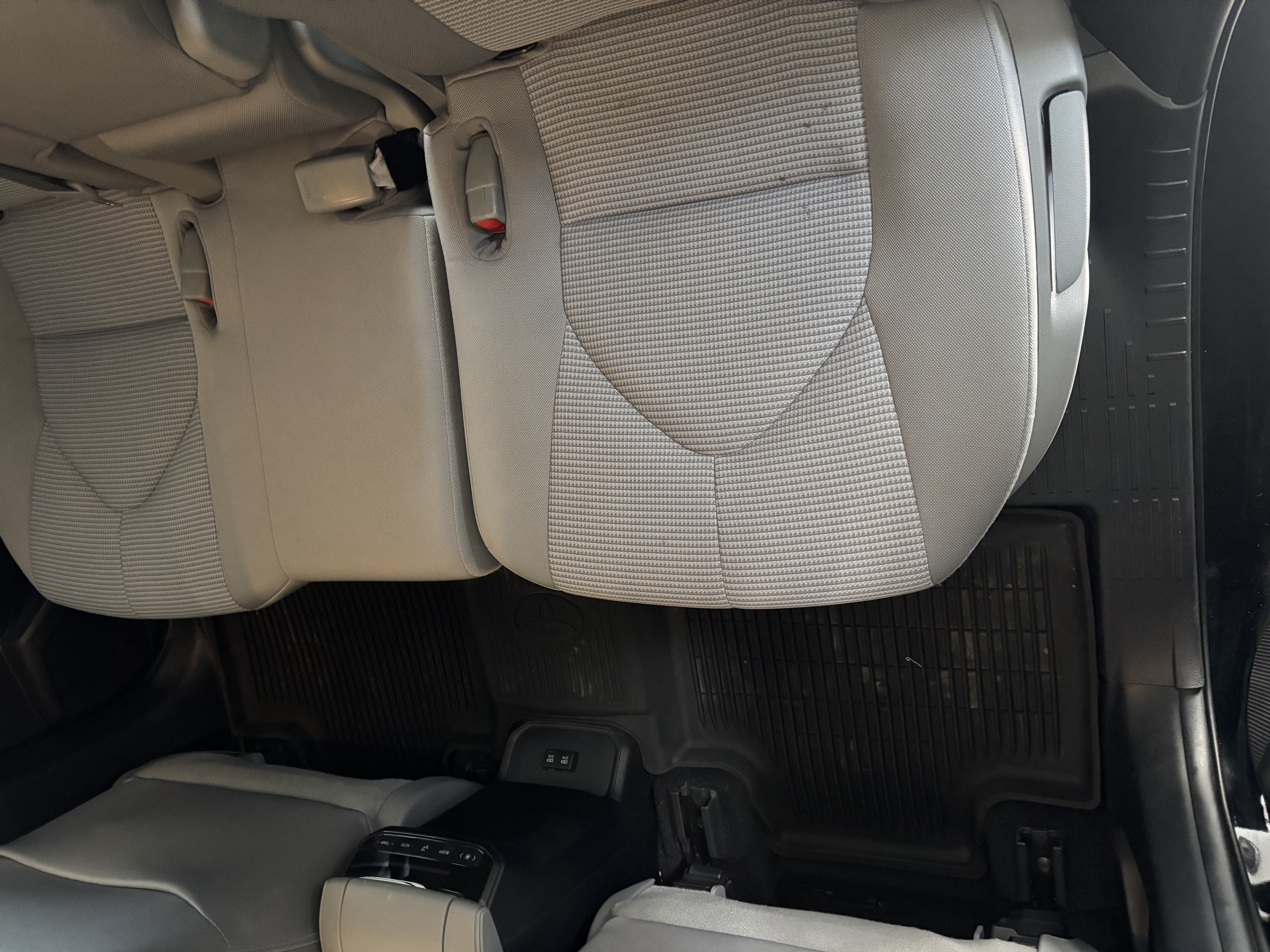 Used 2020 Toyota Highlander L AWD/4WD image 9