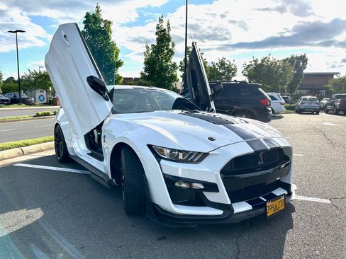 Used 2020 Ford Mustang Shelby GT500 w/ Technology Package image 11