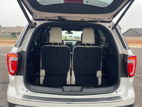 Used 2019 Ford Explorer Limited w/ Ford Safe & Smart Package image 10