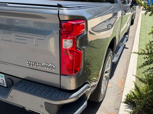 Used 2020 Chevrolet Silverado 1500 High Country w/ Technology Package AWD/4WD image 8