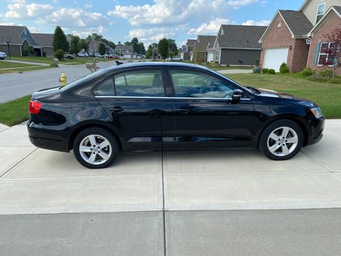 Used 2013 Volkswagen Jetta TDI FWD image 2