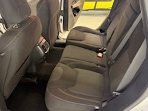Used 2017 Jeep Cherokee Latitude FWD image 11