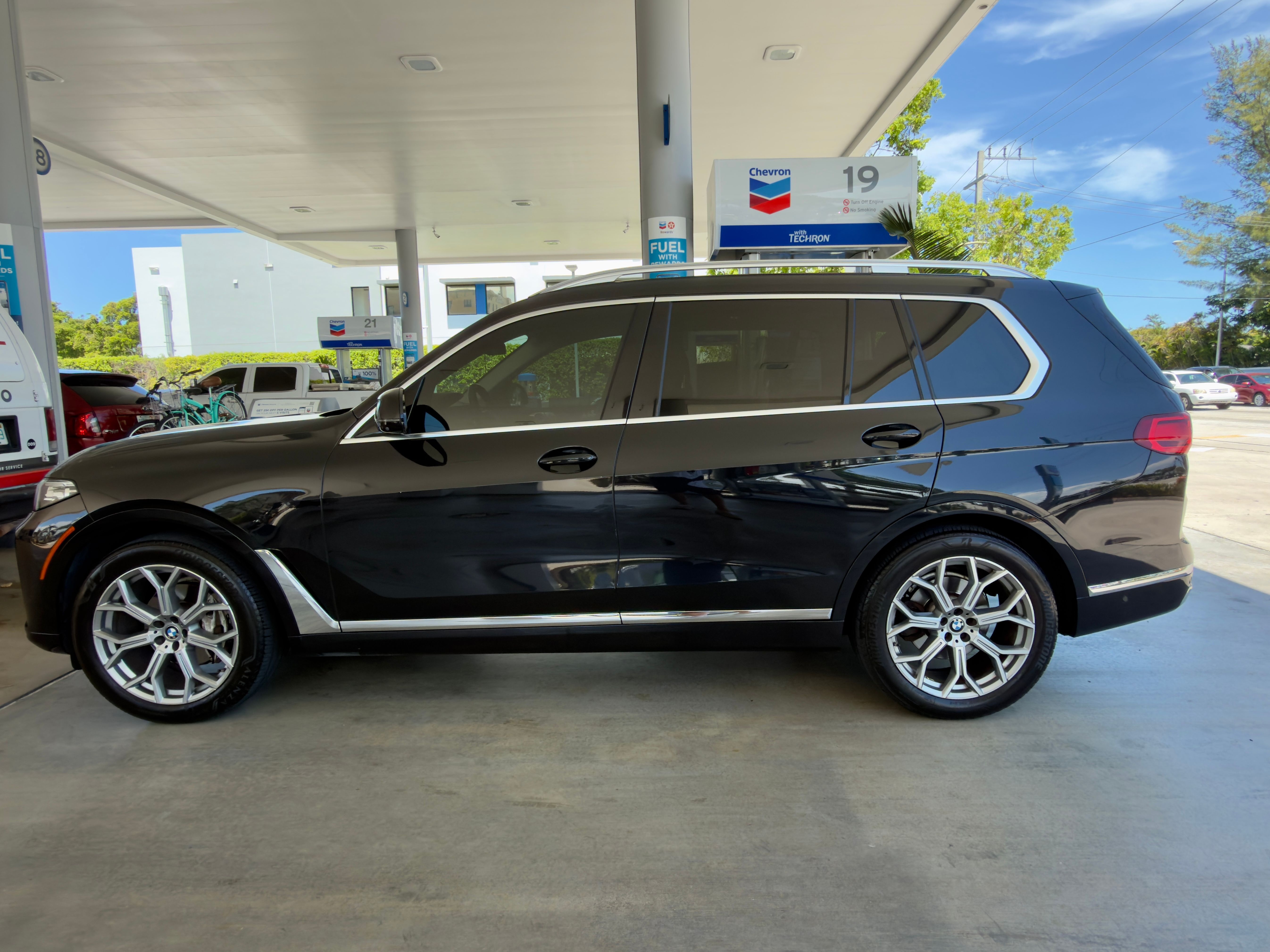 Used 2022 BMW X7 xDrive40i w/ Premium Package AWD/4WD image 5