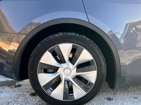 Used 2023 Tesla Model Y Long Range image 9
