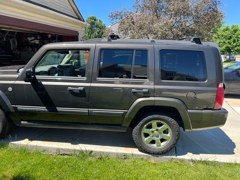 Used 2006 Jeep Commander 4WD image 4