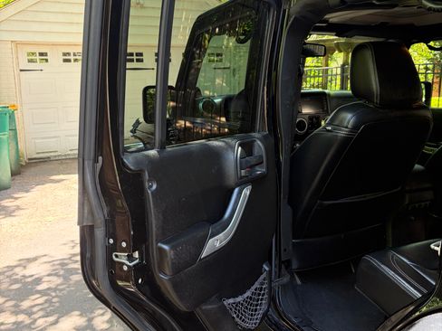 Used 2013 Jeep Wrangler Unlimited Sahara w/ Dual Top Group AWD/4WD image 12