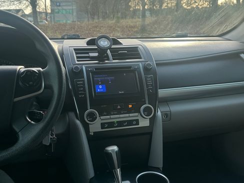 Used 2014 Toyota Camry LE image 6