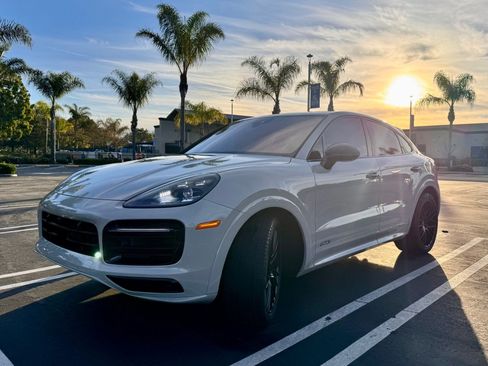 Used 2022 Porsche Cayenne GTS image 1