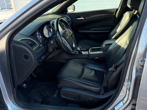 Used 2014 Chrysler 300 C image 12