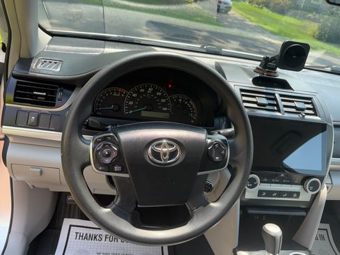 Used 2014 Toyota Camry FWD image 11