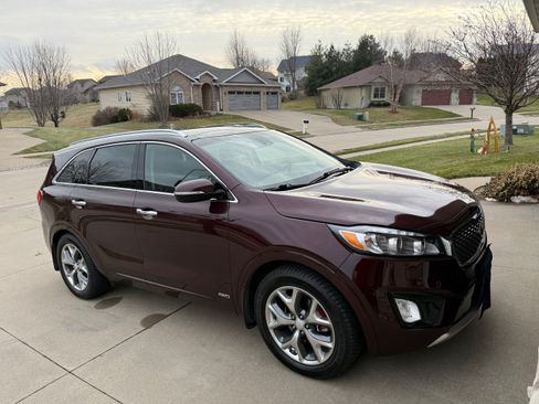 Used 2018 Kia Sorento SX image 4