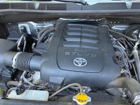 Used 2014 Toyota Tundra SR5 w/ SR5 Upgrade Package AWD/4WD image 11