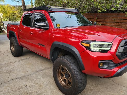 Used 2020 Toyota Tacoma TRD Off-Road image 1