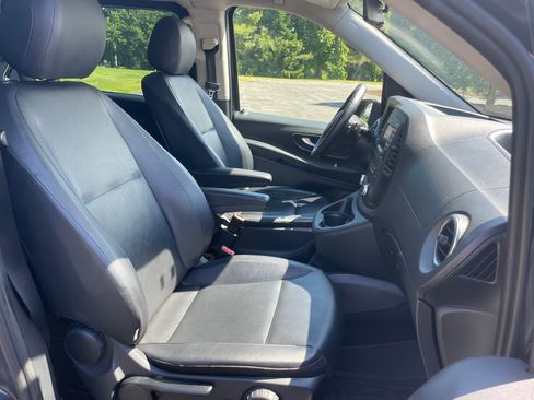 Used 2016 Mercedes-Benz Metris Passenger image 9