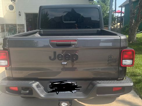 Used 2021 Jeep Gladiator Sport AWD/4WD image 5