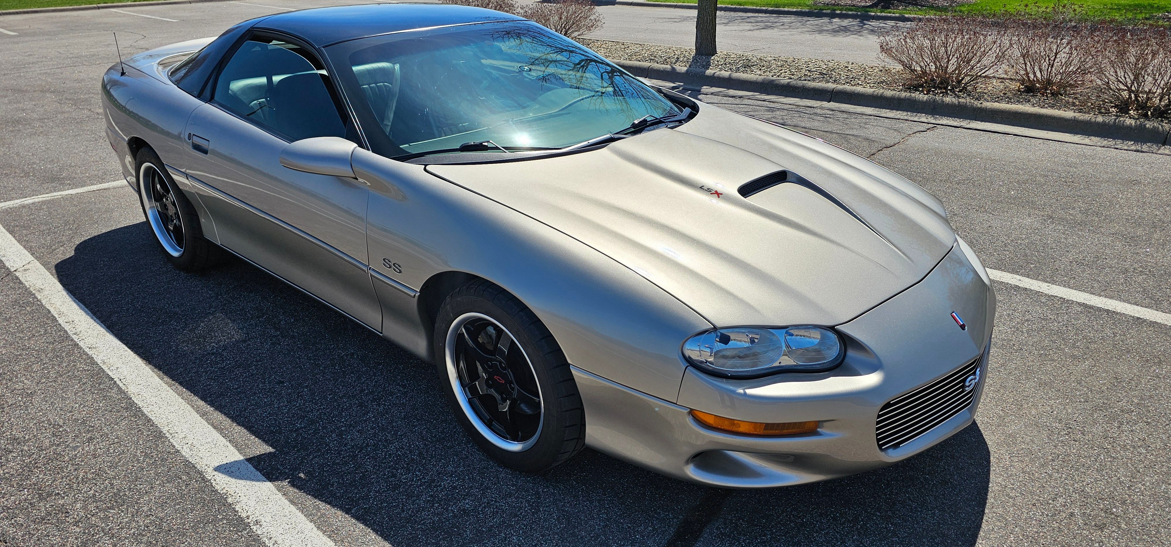 Used 2002 Chevrolet Camaro Z28 w/ SS Performance/Appearance Pkg RWD image 4