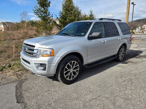 Used 2016 Ford Expedition XLT w/ Equipment Group 202A image 2